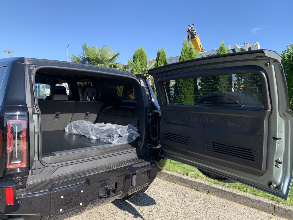 2024-GMC-Hummer EV