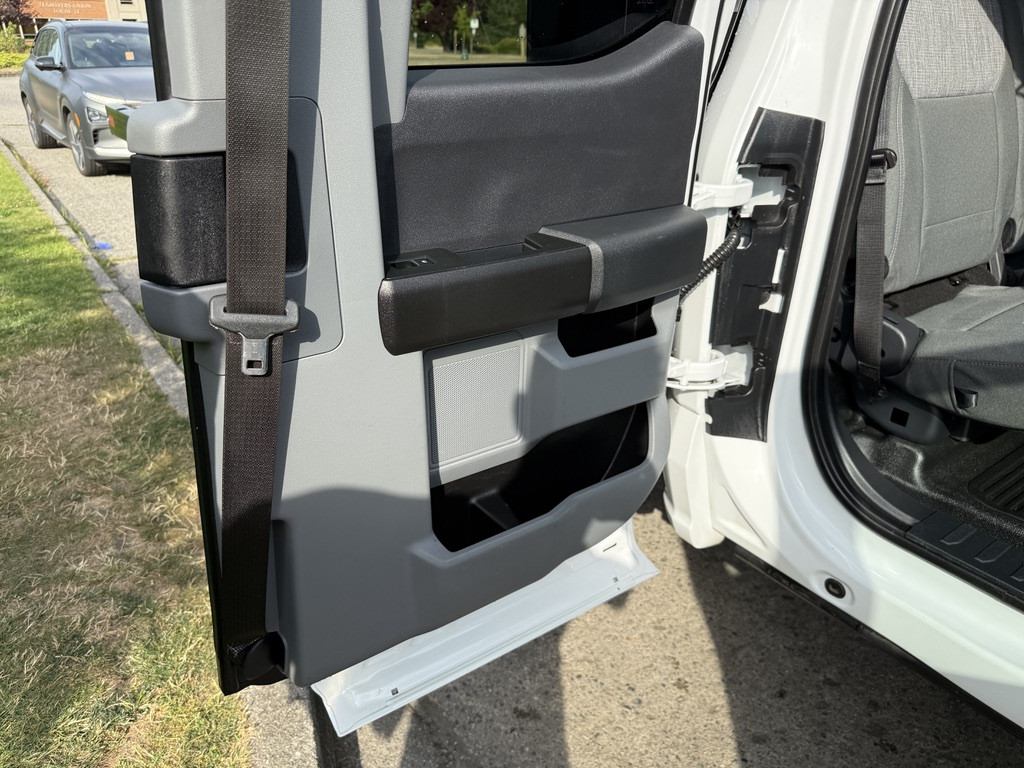 2023-Ford-F-550 Super Duty