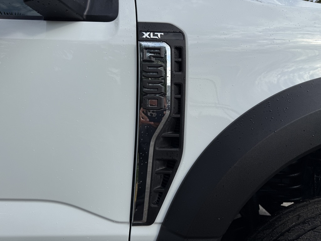 2023-Ford-F-550 Super Duty