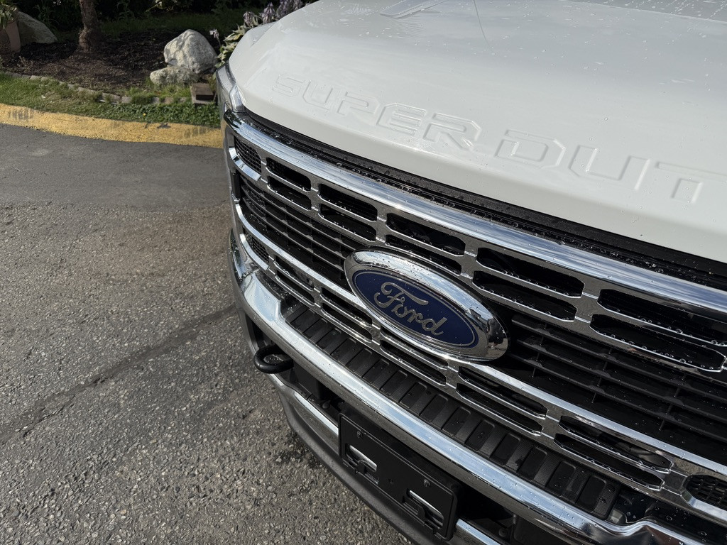 2023-Ford-F-550 Super Duty
