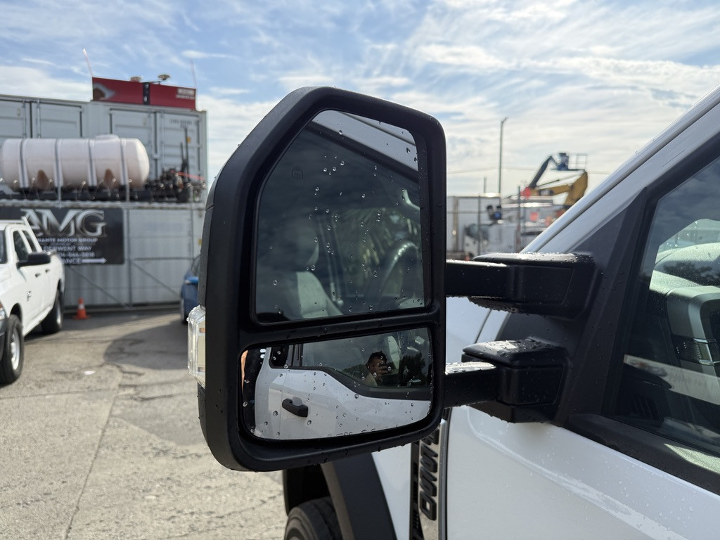 2023-Ford-F-550 Super Duty
