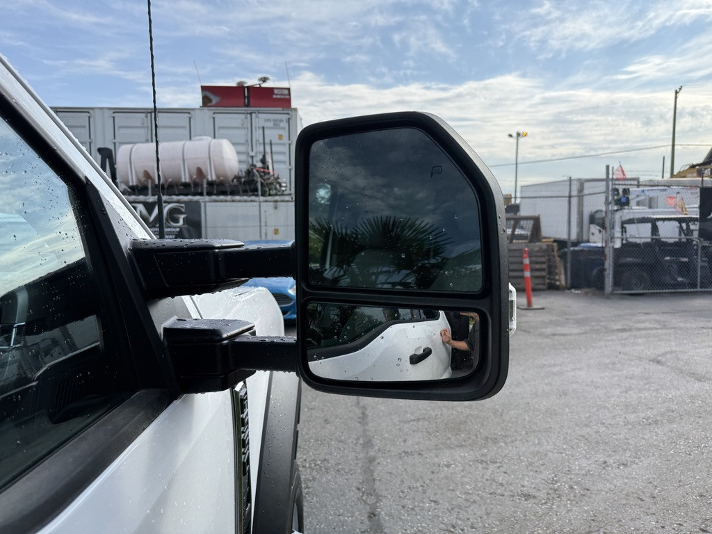 2023-Ford-F-550 Super Duty