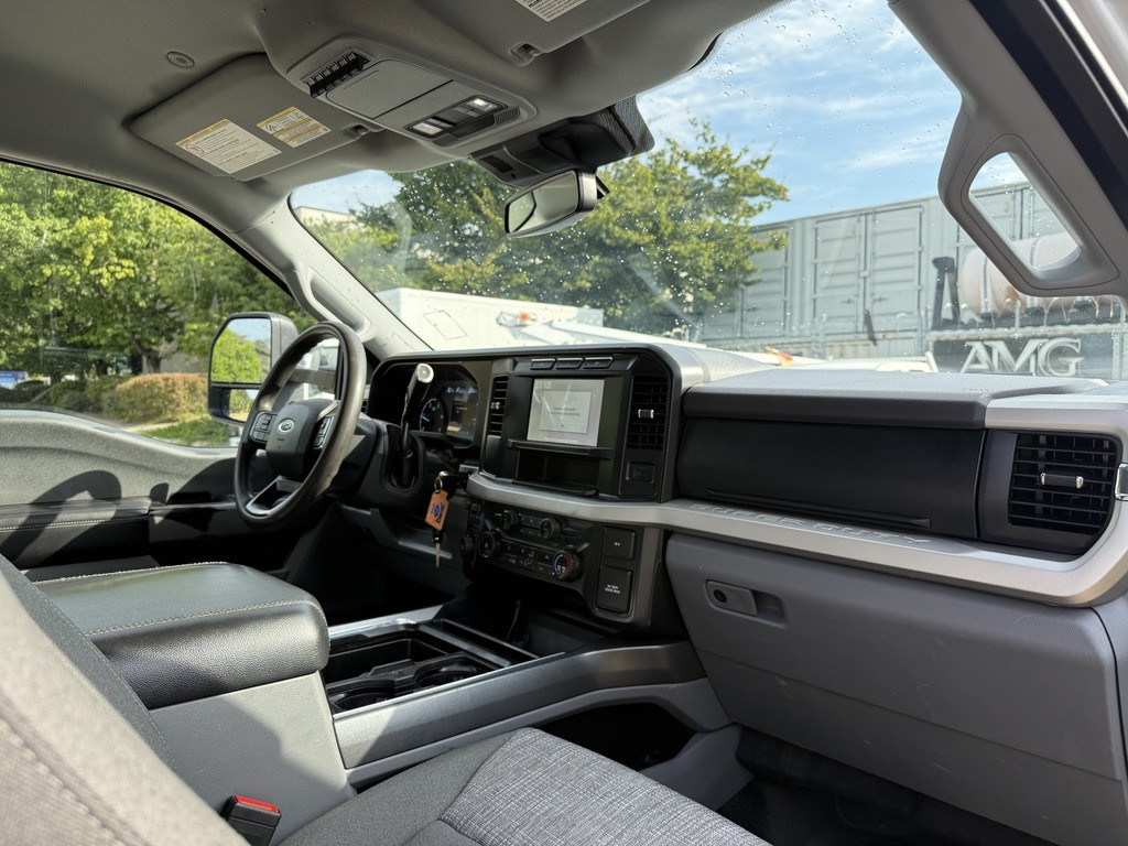 2023-Ford-F-550 Super Duty