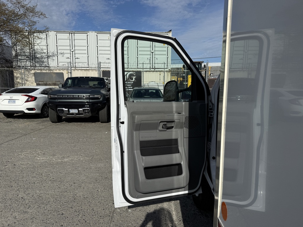 2023-Ford-E-450 Econoline Super Duty
