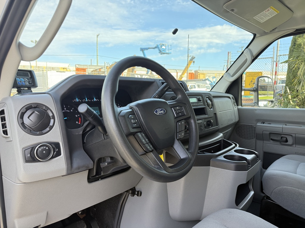 2023-Ford-E-450 Econoline Super Duty
