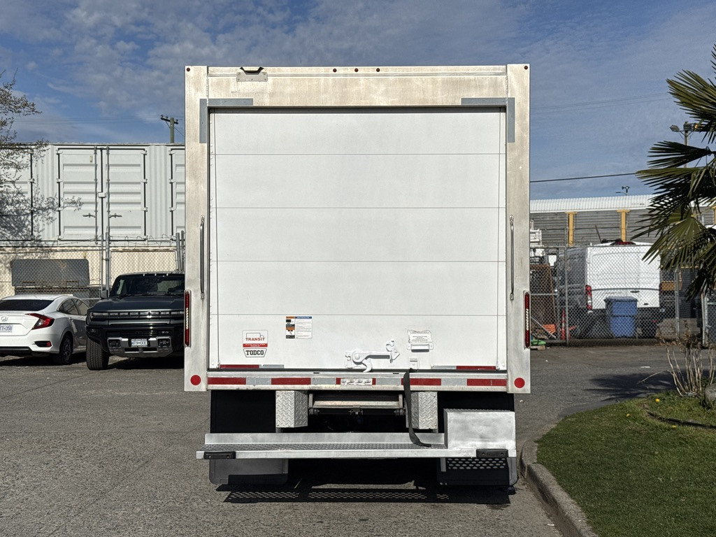 2023-Ford-E-450 Econoline Super Duty