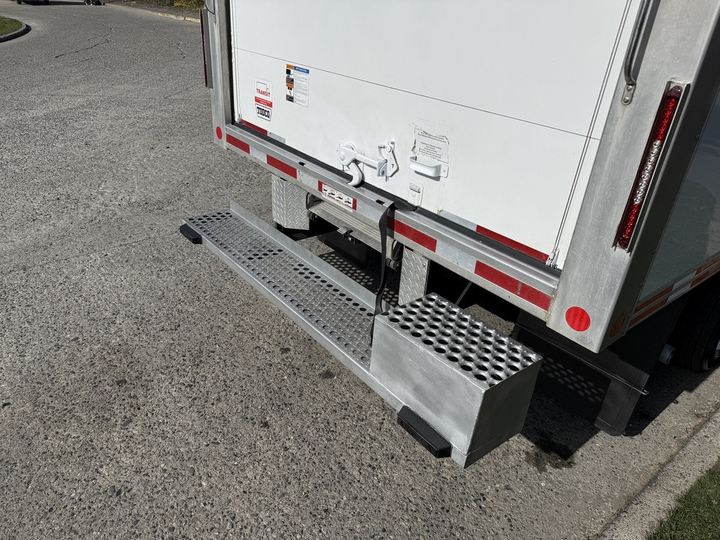 2023-Ford-E-450 Econoline Super Duty