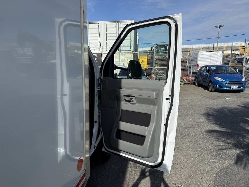 2023-Ford-E-450 Econoline Super Duty