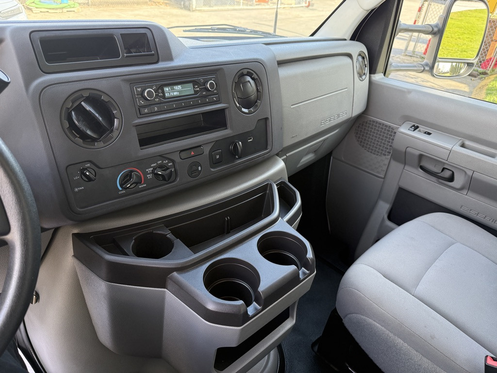 2023-Ford-E-450 Econoline Super Duty