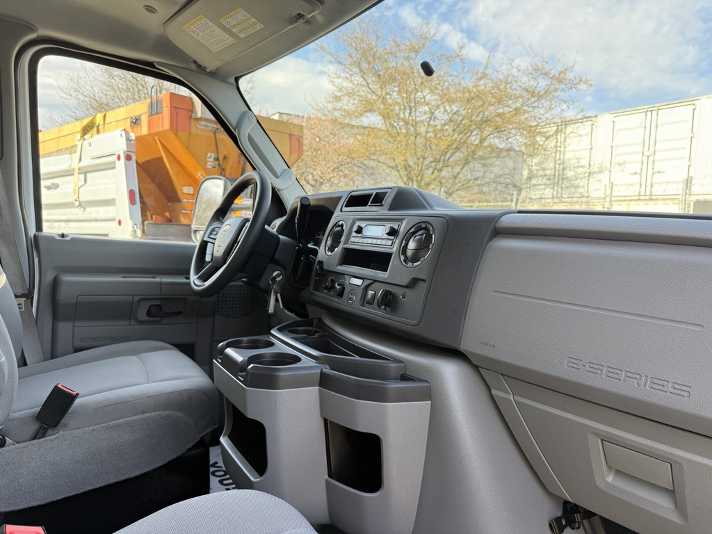 2023-Ford-E-450 Econoline Super Duty