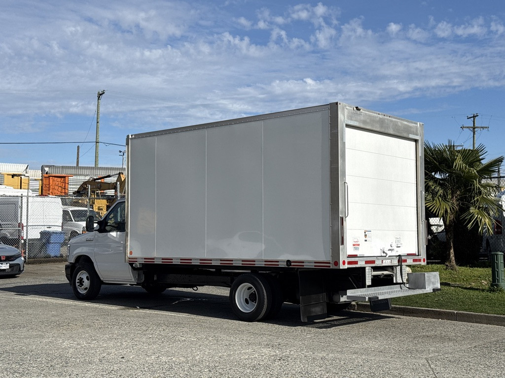 2023-Ford-E-450 Econoline Super Duty