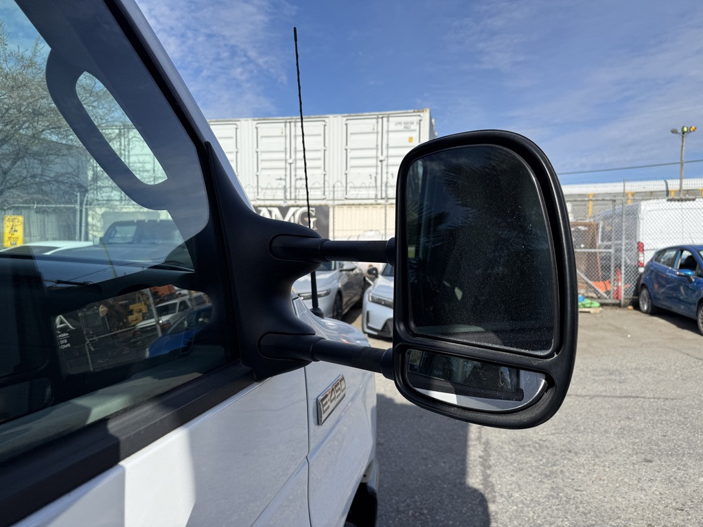 2023-Ford-E-450 Econoline Super Duty