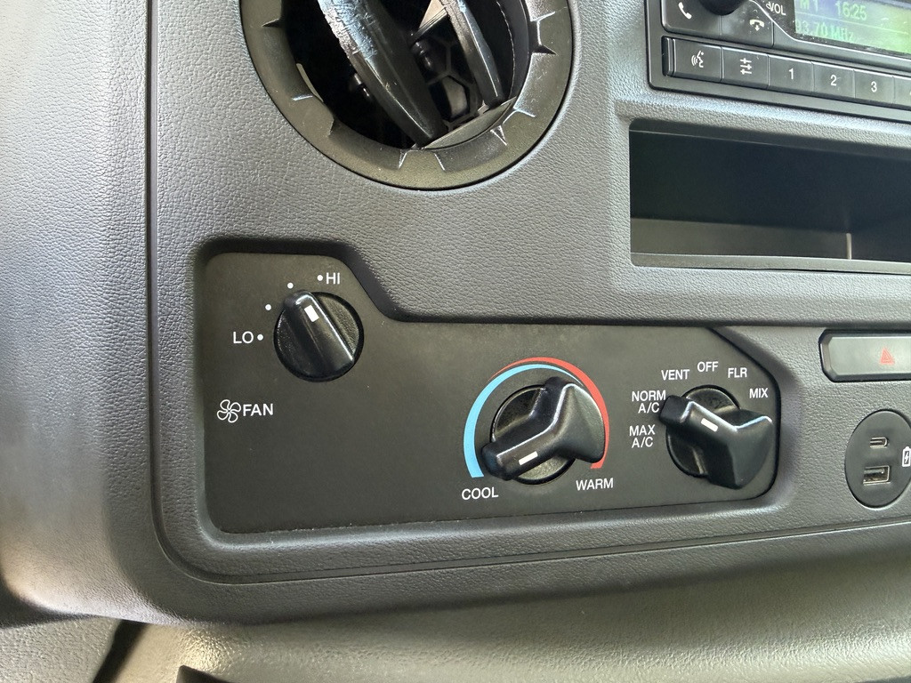 2023-Ford-E-450 Econoline Super Duty