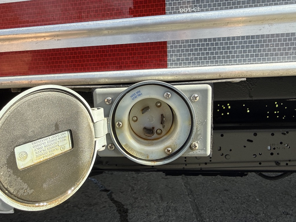 2023-Ford-E-450 Econoline Super Duty